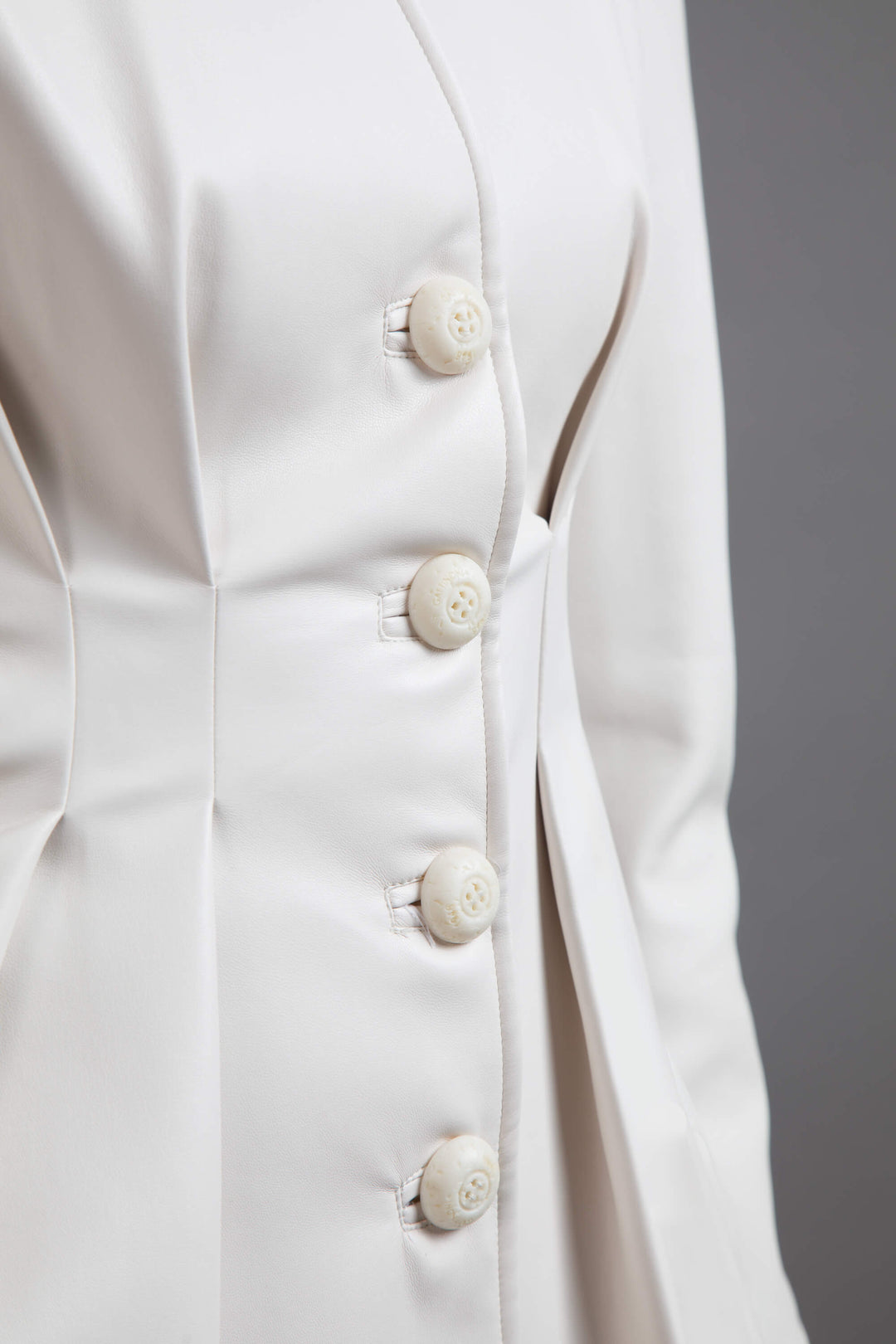 GIACCA COUTURE IN ECOPELLE CON BOTTONI