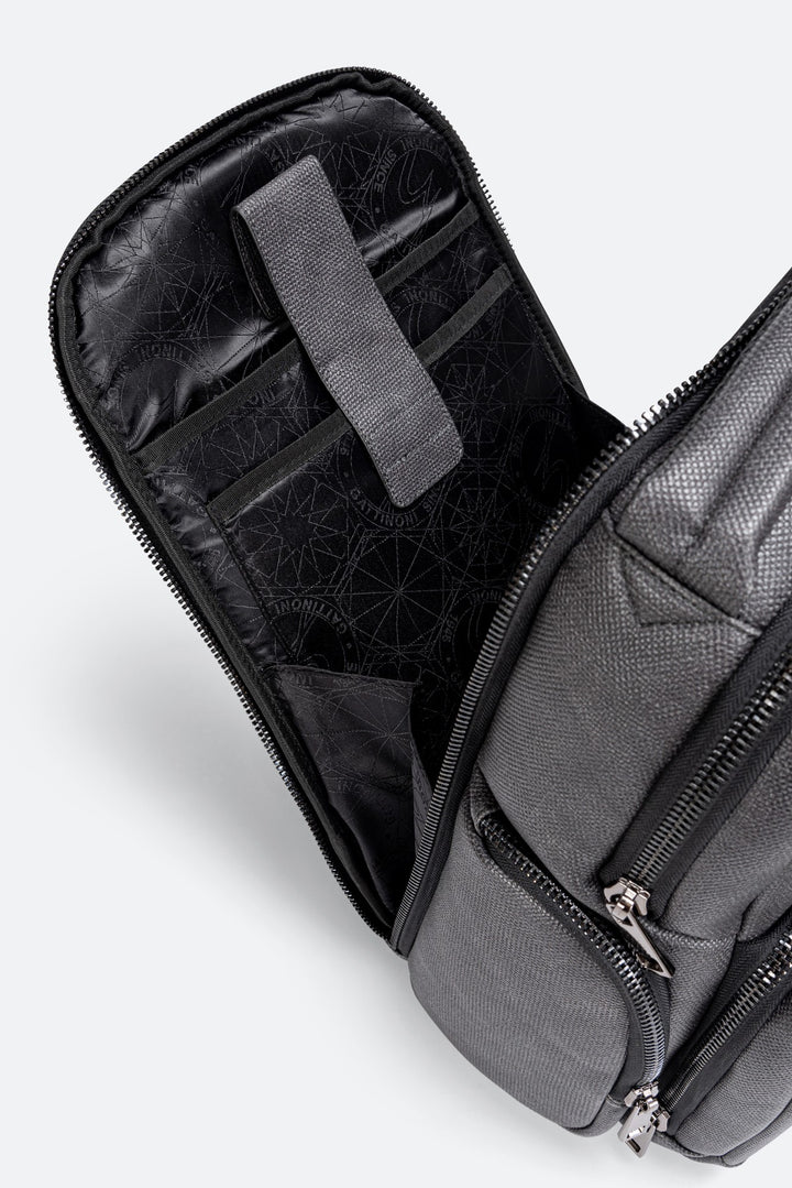 Zaino Tristan Textured Blu con logo e banda logata frontale