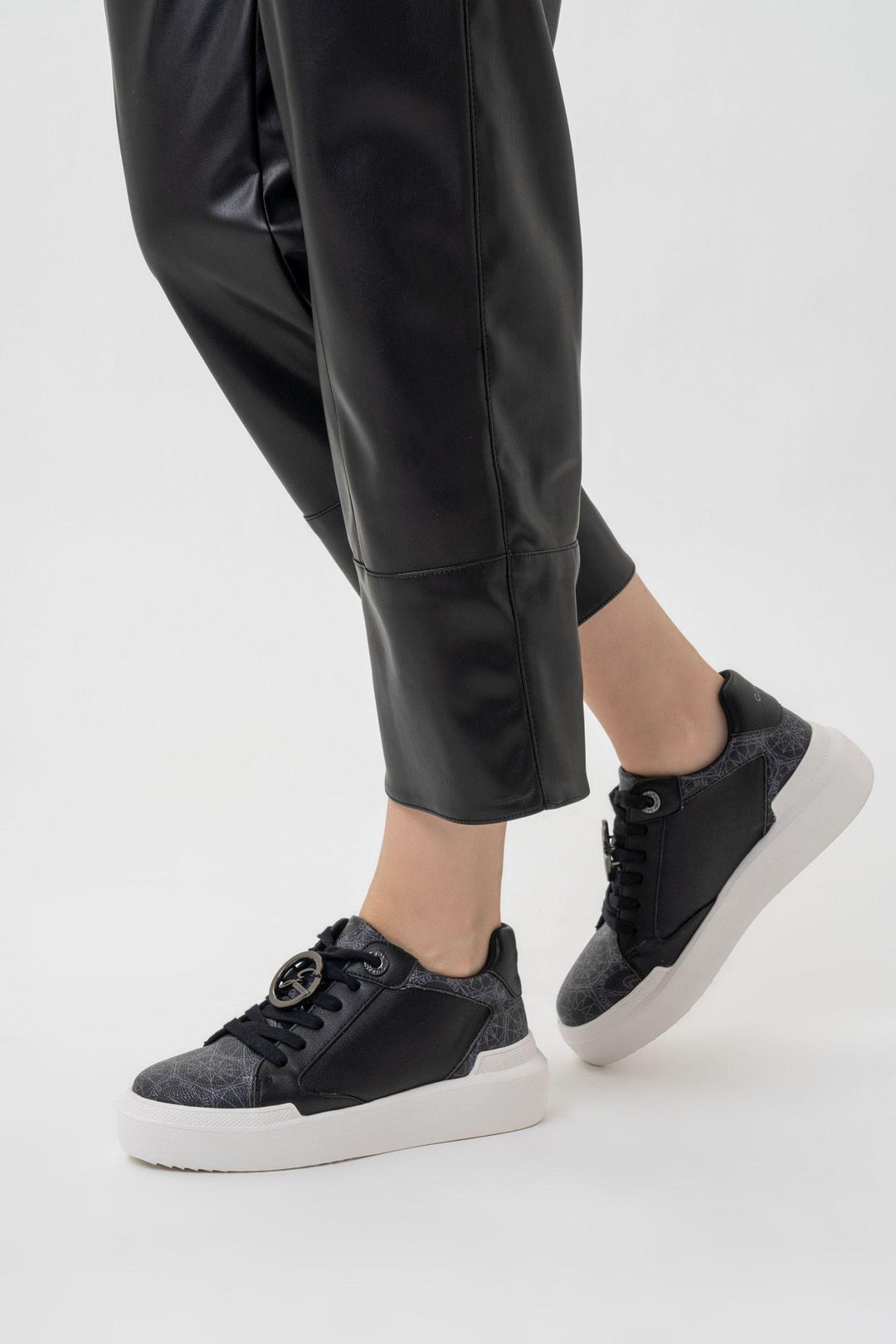 Sneaker Leon in similpelle stampa Teodosia colore nero